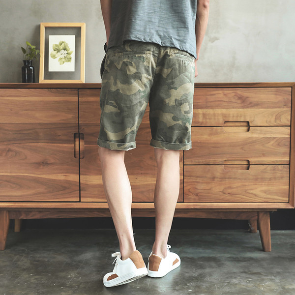 Pantaloni scurți stilați de camuflaj pentru bărbați