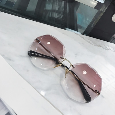 Σύγχρονα γυαλιά ηλίου