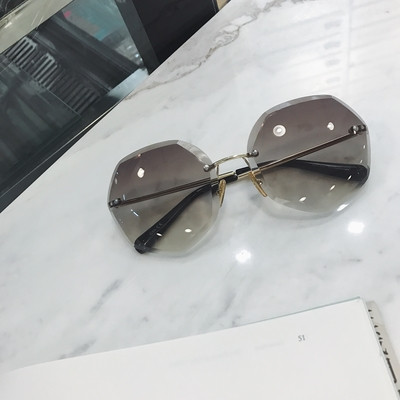 Σύγχρονα γυαλιά ηλίου