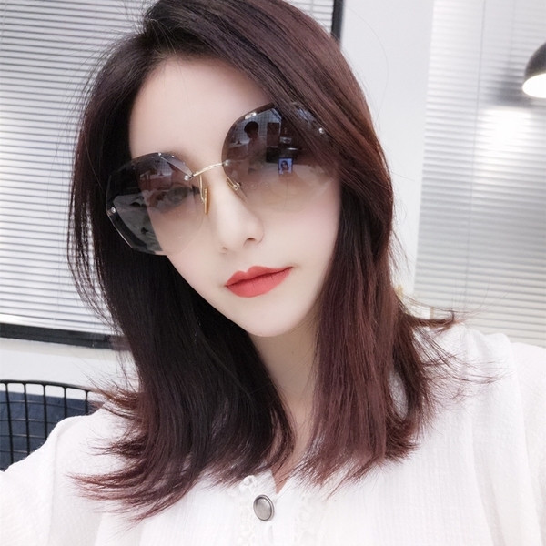 Σύγχρονα γυαλιά ηλίου