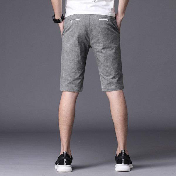 Σύντομα αντρικά παντελόνια σε δύο χρώματα