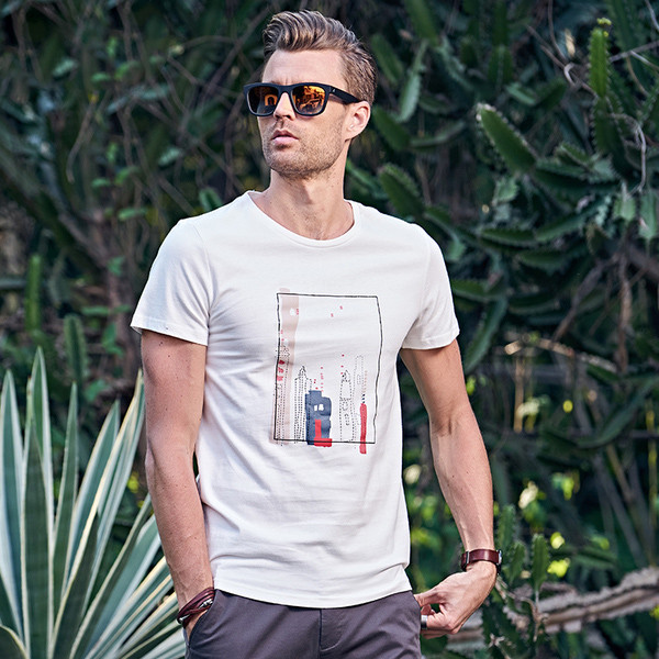 Tricou barbatesc modern cu aplicatie - model Slim