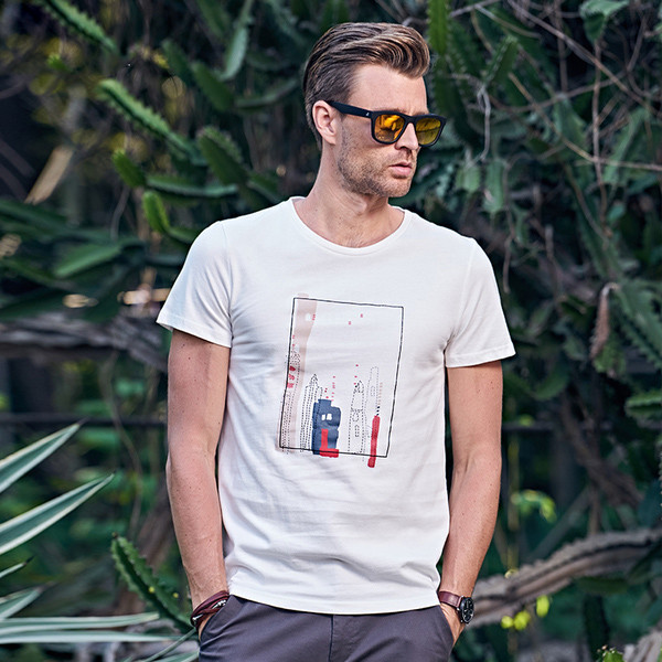 Tricou barbatesc modern cu aplicatie - model Slim