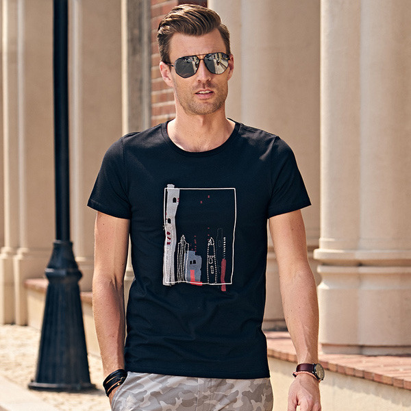 Tricou barbatesc modern cu aplicatie - model Slim