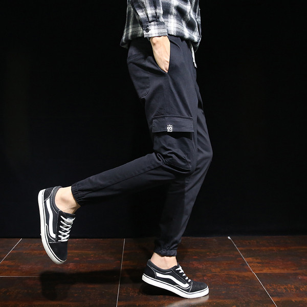 Ανδρικά αθλητικά παντελόνια με πλευρικές τσέπες σε διάφορα χρώματα