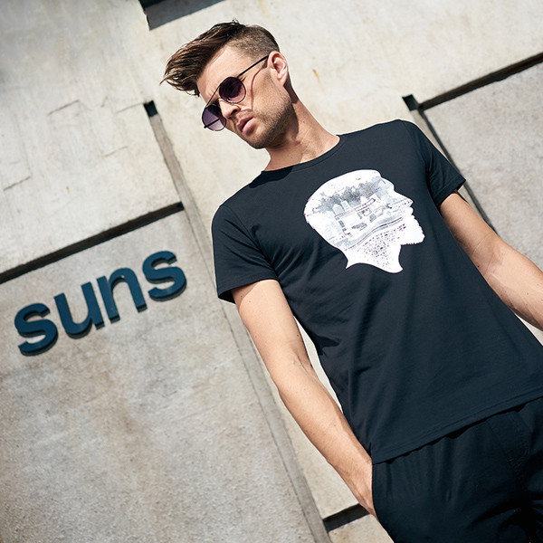 Модерна мъжка тениска с апликация и О-образна яка 