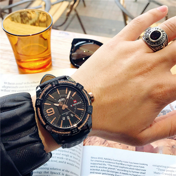 Ceas barbatesc in doua modele