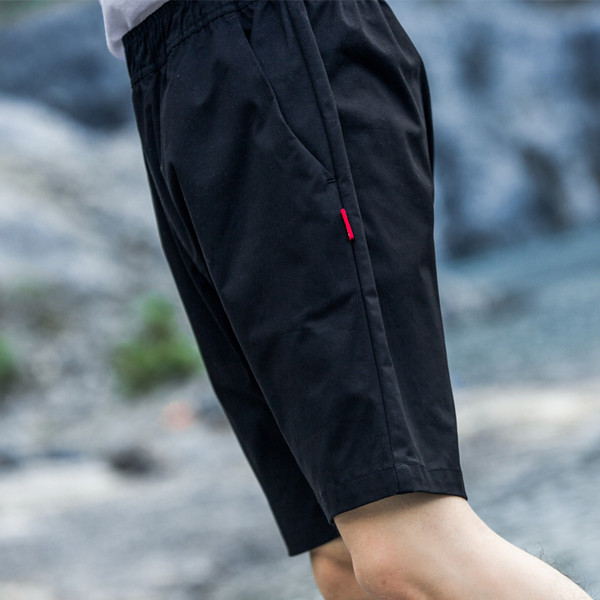 Pantaloni scurți la modă pentru bărbați în mai multe culori