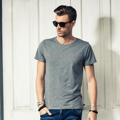 Ανδρικό μπλουζάκι με κοντό μανίκι και επιγραφή κατάλληλο για καθημερινή ζωή