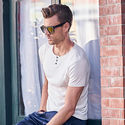 Μοντέρνο ανδρικό μπλουζάκι με κουμπιά - διάφορα χρώματα