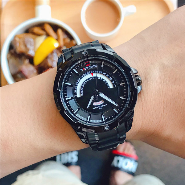 Ceas clasic pentru bărbați cu lanț metalic