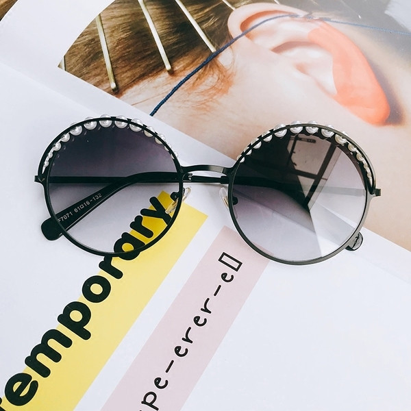 Γυναικεία γυαλιά ηλίου ενδιαφέροντος σχήματος