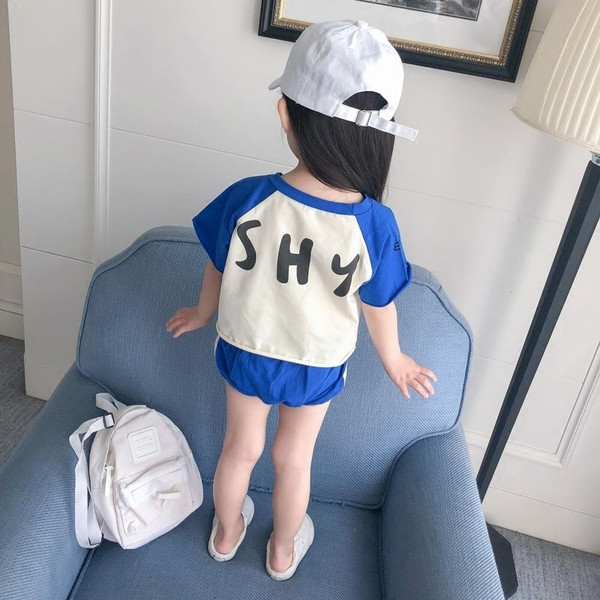 Уникален детски сет за лятото включващ тениска с къс ръкав и къс панталон за момичета