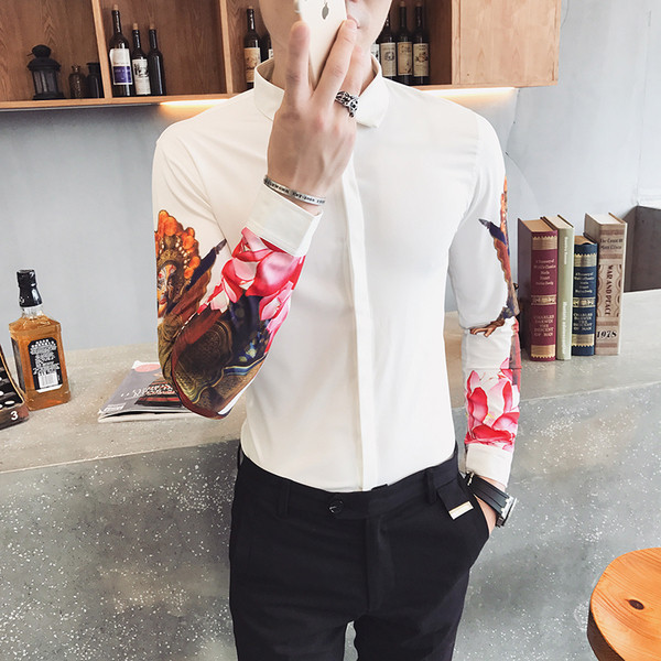 Cămașă modernă pentru bărbați cu aplicație colorată pe mâneci în alb