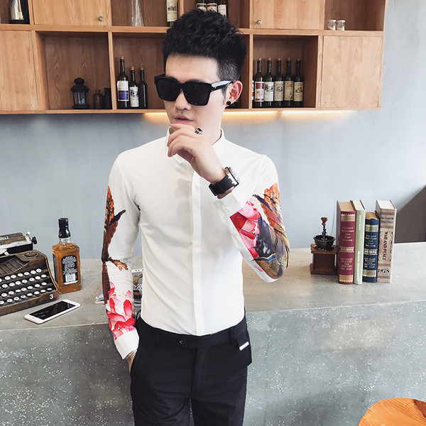 Cămașă modernă pentru bărbați cu aplicație colorată pe mâneci în alb