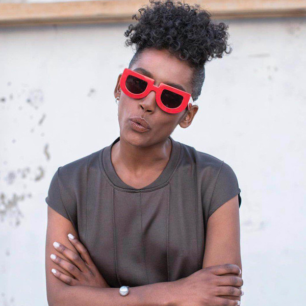 Σύγχρονα γυναικεία γυαλιά ε διαφάφορ χρώματα