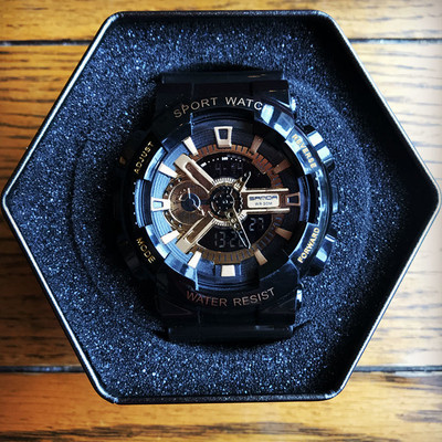 Ceas rezistent la apa in mai multe culori pentru barbati si femei