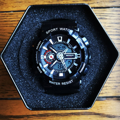 Ceas rezistent la apa in mai multe culori pentru barbati si femei