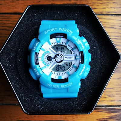 Ceas rezistent la apa in mai multe culori pentru barbati si femei