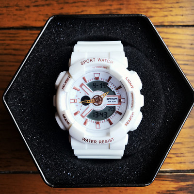 Ceas rezistent la apa in mai multe culori pentru barbati si femei