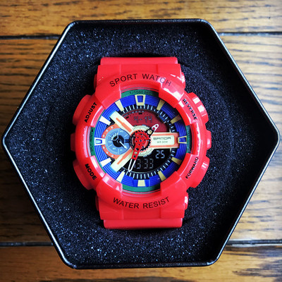 Ceas rezistent la apa in mai multe culori pentru barbati si femei