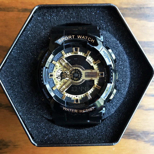 Ceas rezistent la apa in mai multe culori pentru barbati si femei