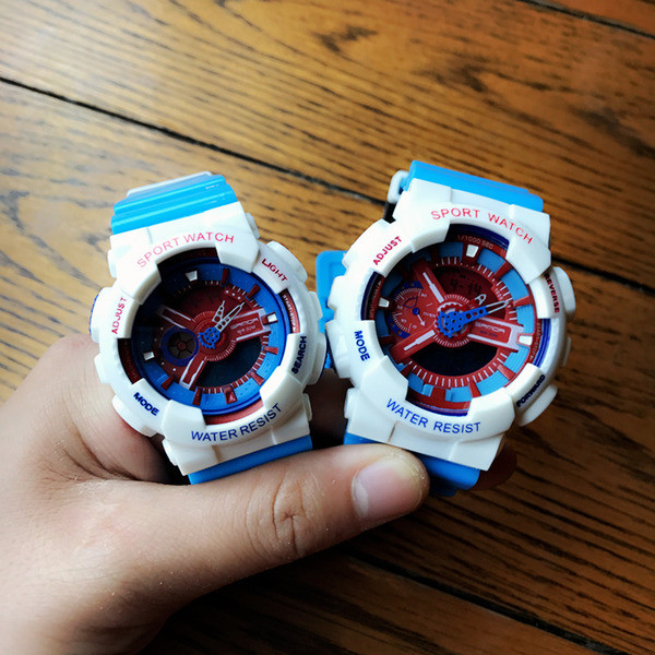 Ceas rezistent la apa in mai multe culori pentru barbati si femei