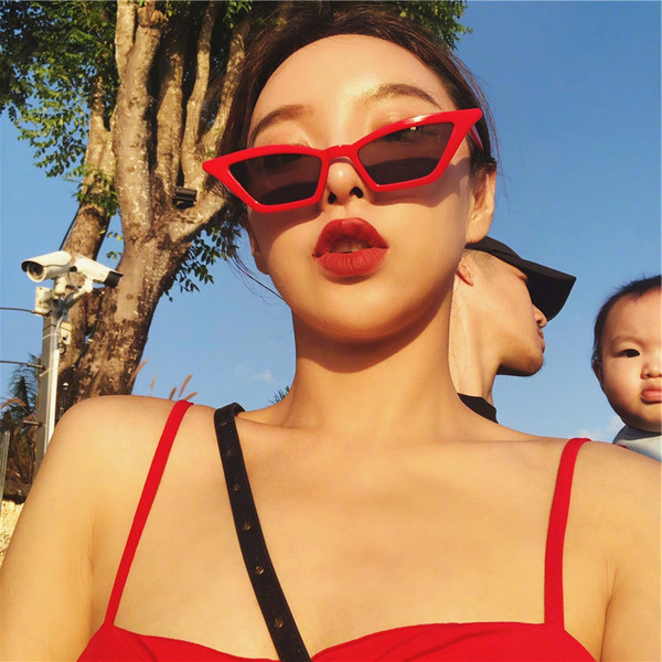 Ochelari moderni pentru femei într-o formă non-standard - mai multe culori