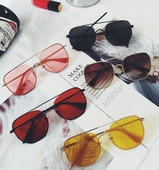 Ενδιαφέρουσα γυαλιά ηλίου σε διάφορα χρώματα