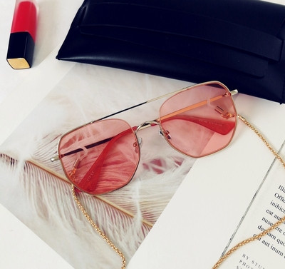 Ενδιαφέρουσα γυαλιά ηλίου σε διάφορα χρώματα