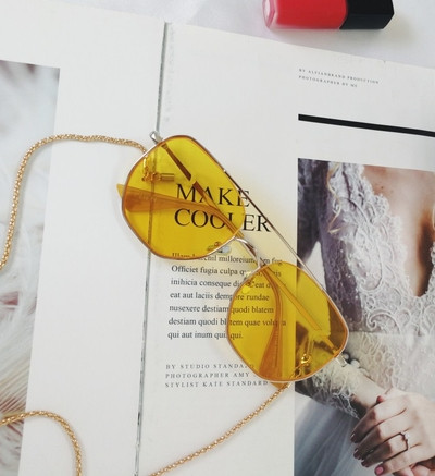 Ενδιαφέρουσα γυαλιά ηλίου σε διάφορα χρώματα