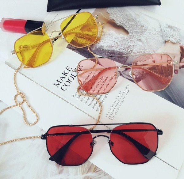 Ενδιαφέρουσα γυαλιά ηλίου σε διάφορα χρώματα