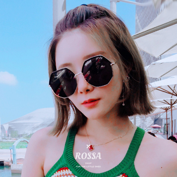 Σύγχρονα γυαλιά ηλίου σε διάφορα χρώματα