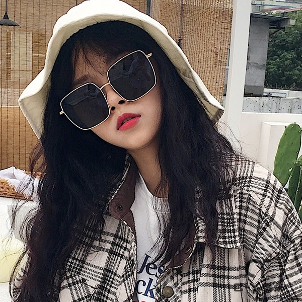 Μοντέρνα γυναικεία γυαλιά  σε τετράγωνη μορφή - διάφορα χρώματα