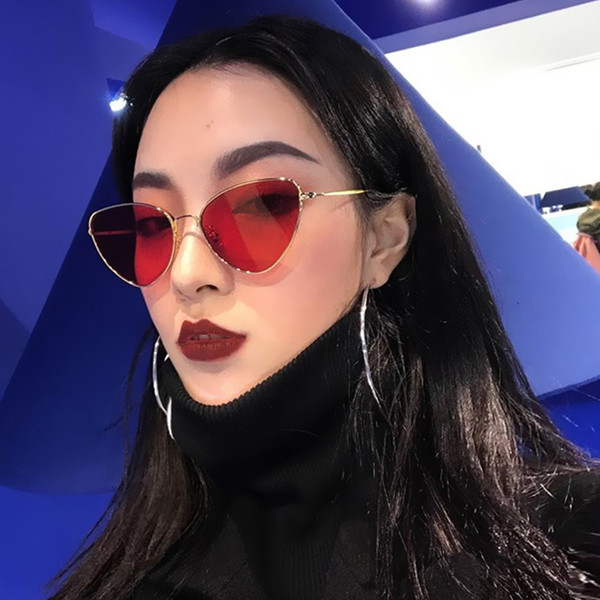 Μοντέρνα γυναικεία γυαλιά ηλίου σε σχήμα γάτας