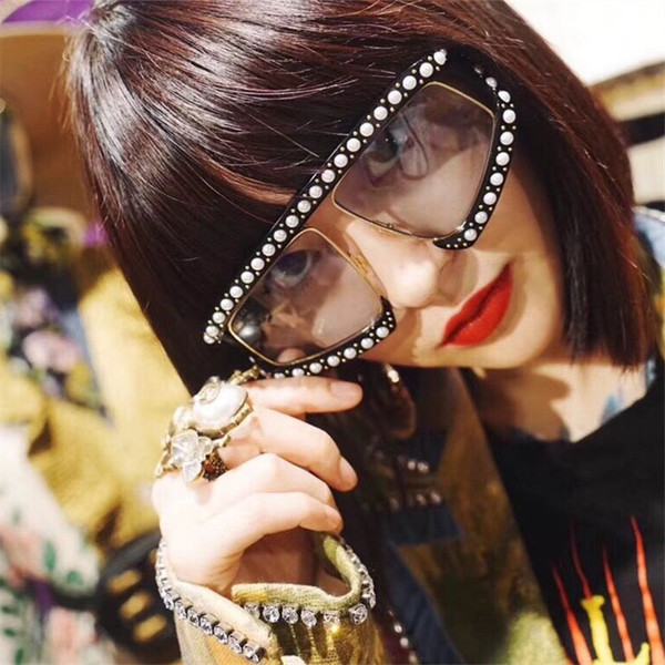 Ochelari de damă non-standard cu perle