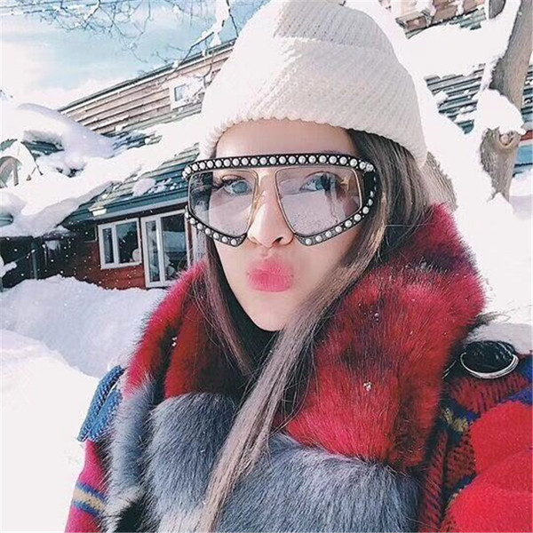 Ochelari de damă non-standard cu perle