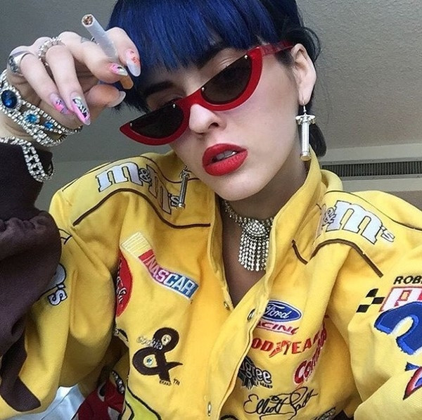 Γυναικεία γυαλιά σε διάφορα χρώματα