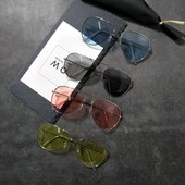 Διαφανή γυναικεία γυαλιά σε διάφορα χρώματα