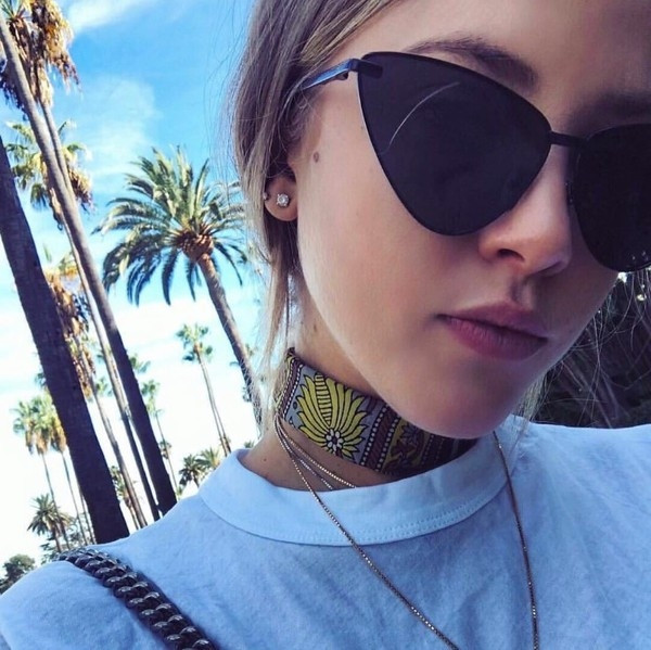 Ρετρό γυναικεία γυαλιά ηλίου σε μαύρο και χρυσό χρώμα