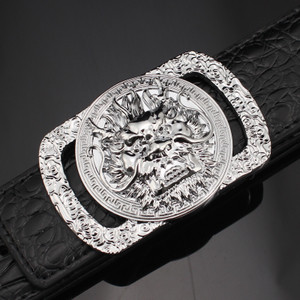 Ανδρική ζώνη σε διάφορα μοντέλα με διαφορετικές πόρπες