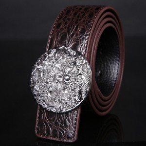 Ανδρική ζώνη σε διάφορα μοντέλα με διαφορετικές πόρπες