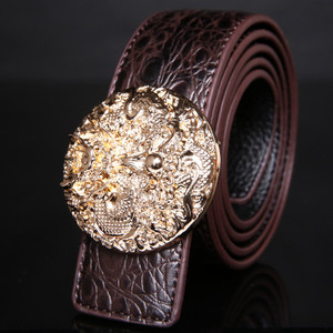 Ανδρική ζώνη σε διάφορα μοντέλα με διαφορετικές πόρπες