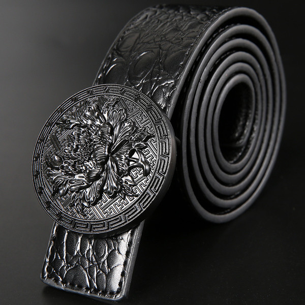 Ανδρική δερμάτινη ζώνη με μεταλλική πόρπη σε σκούρο χρώμα