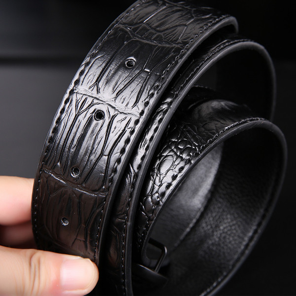 Ανδρική δερμάτινη ζώνη με μεταλλική πόρπη σε σκούρο χρώμα