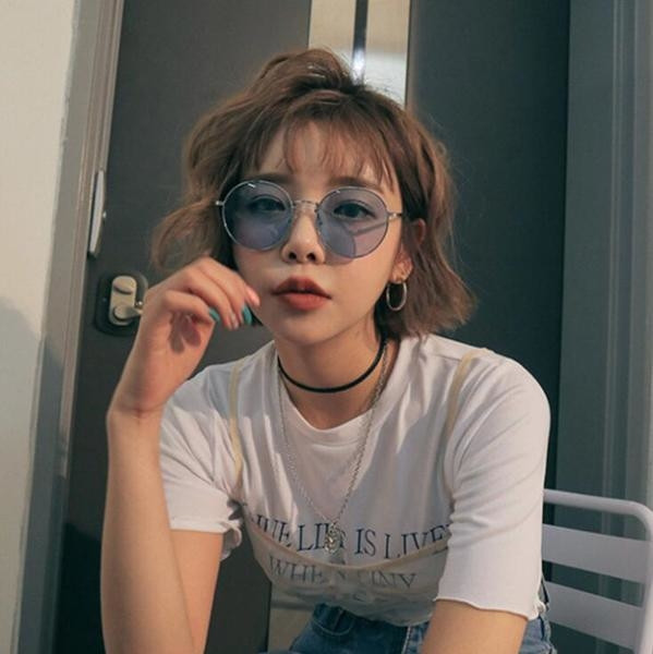 Női napszemüveg átlátszó lencsékkel - két színben