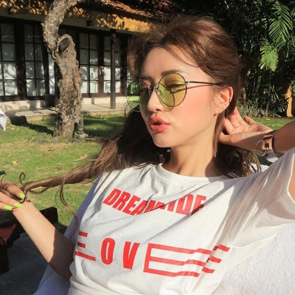 Női napszemüveg átlátszó lencsékkel - két színben