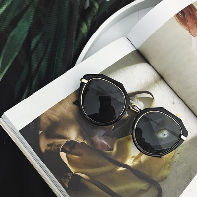 Κομψά γυναικεία γυαλιά σε διάφορα χρώματα