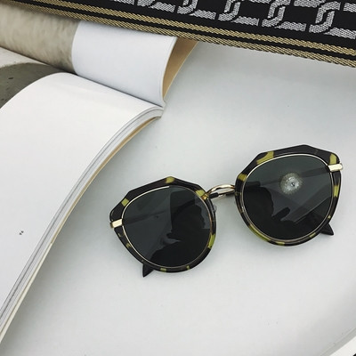 Κομψά γυναικεία γυαλιά σε διάφορα χρώματα