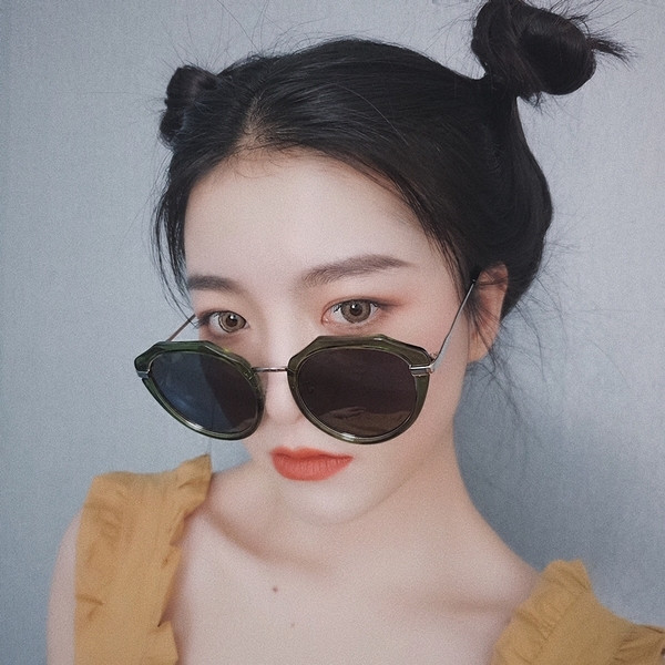 Κομψά γυναικεία γυαλιά σε διάφορα χρώματα